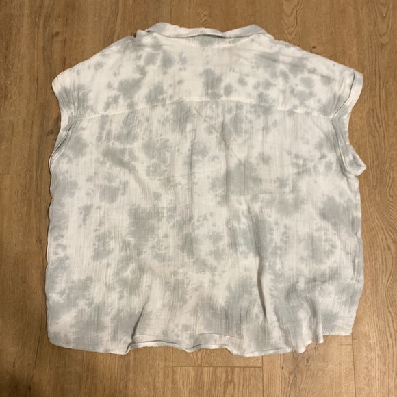 Button down top - Picture 3 of 4